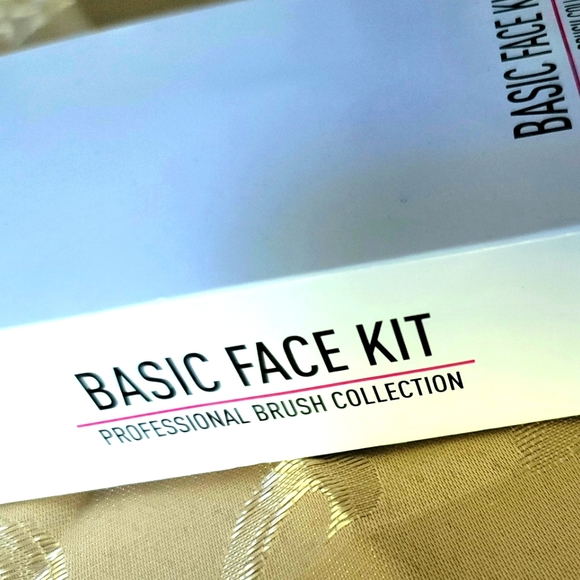 BRAND NEW! Sigma Basic Face Kit - Picture 2 of 6
